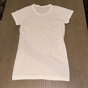 EUC Lululemon Swiftly Short Sleeve Shirt
